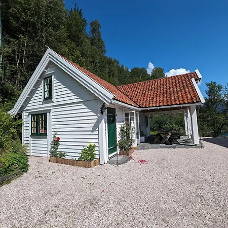 Holiday home Charming With Amazing View Kvam (Hordaland)