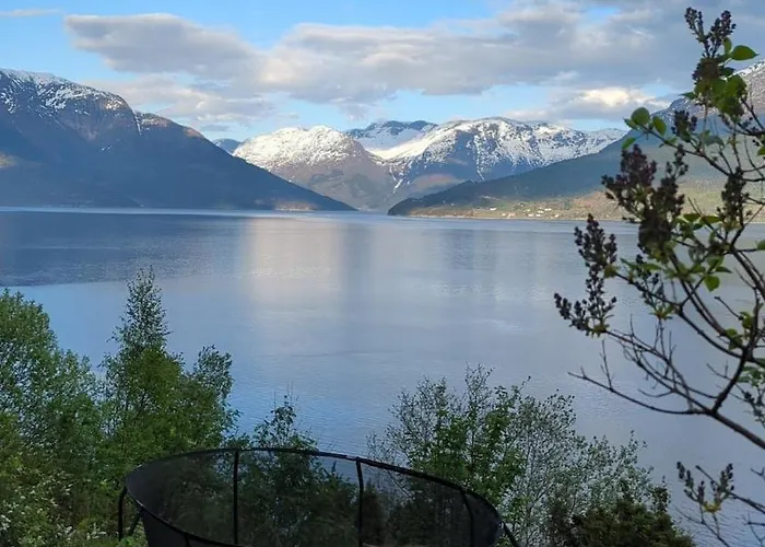 Charming With Amazing View Feriehus